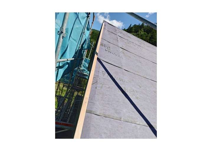 ケラバ工事です。下地を設置します。