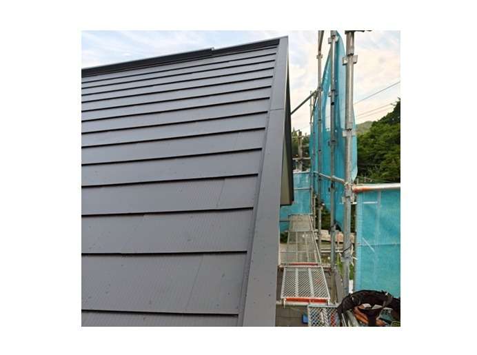 ルーフィングと板金を設置して完成です。