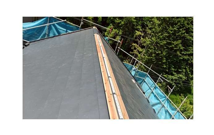 棟工事です。下地を設置します。