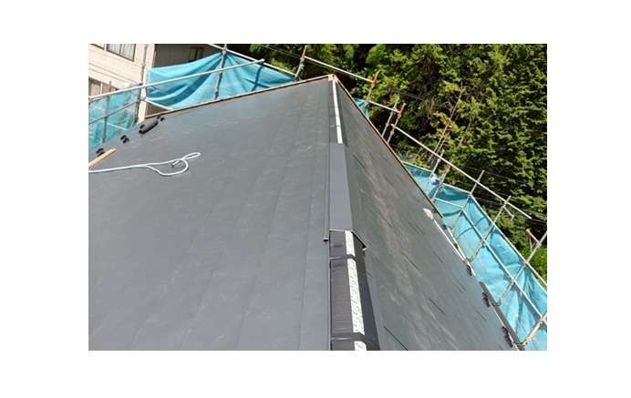 棟換気・リッヂベンツを取り付けます。