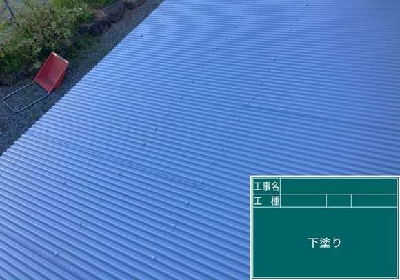 外部塗装工事　屋根下塗りです