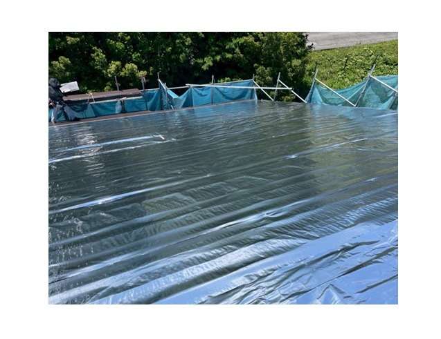 屋根カバー工事　遮熱シート敷き込みです。
