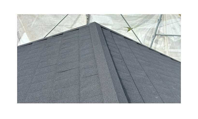 棟工事　棟板金を設置して完成です。