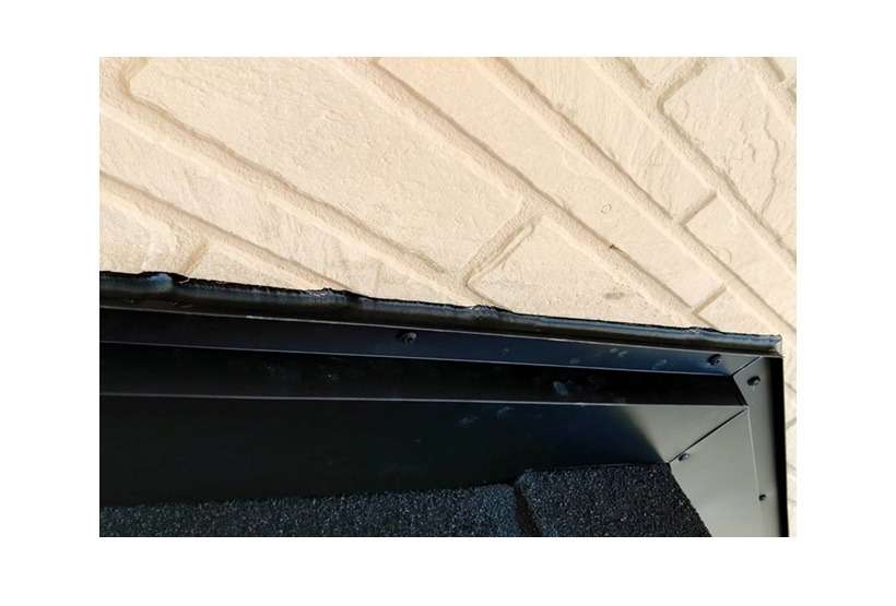 コーキング工事　コーキングを充填します。