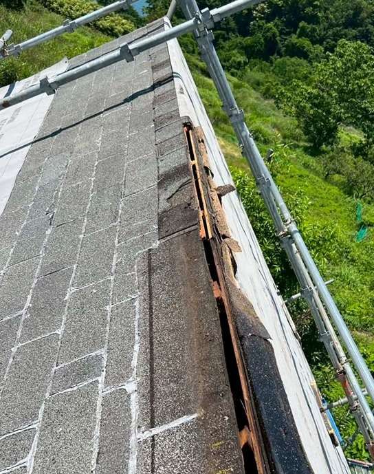 古い棟を解体・撤去します。