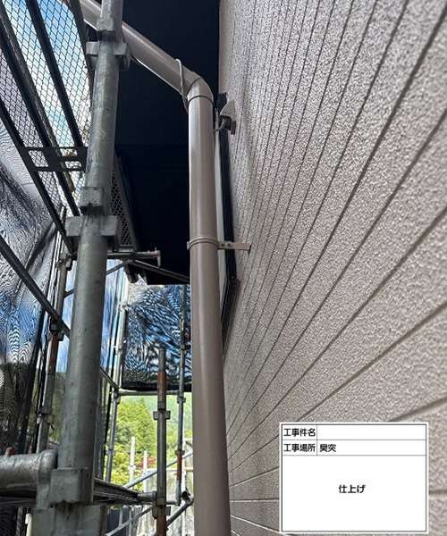 臭突塗装工事　上塗りを塗布して完成です